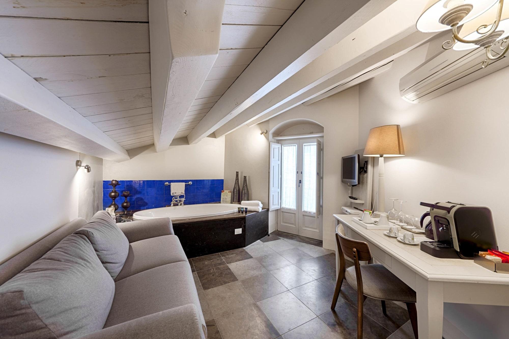 Locanda Don Serafino Historical Boutique Hotel Ragusa Esterno foto