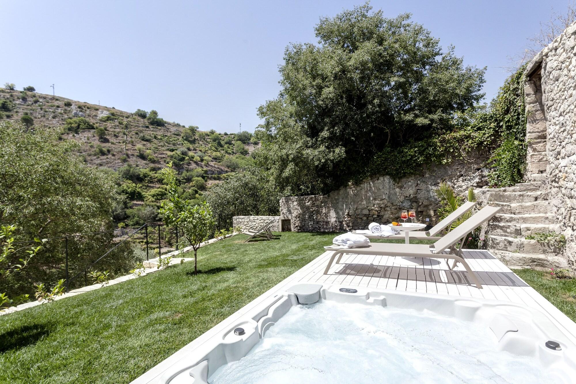 Locanda Don Serafino Historical Boutique Hotel Ragusa Esterno foto
