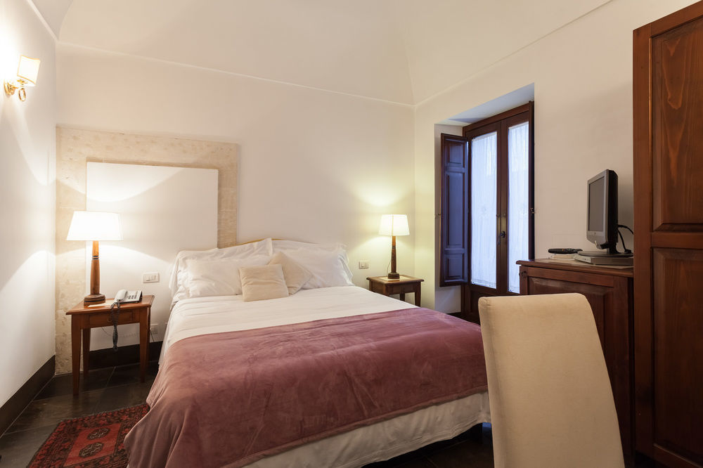 Locanda Don Serafino Historical Boutique Hotel Ragusa Esterno foto