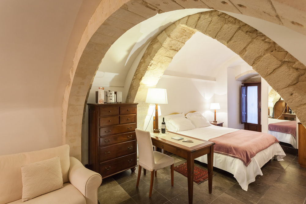 Locanda Don Serafino Historical Boutique Hotel Ragusa Esterno foto